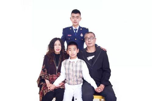 火国爆料全家福视频,家族成员齐聚一堂，温馨瞬间感动网友  第2张