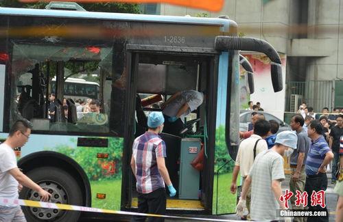 爆料杭州公交车事件视频,惊心动魄的紧急时刻  第3张